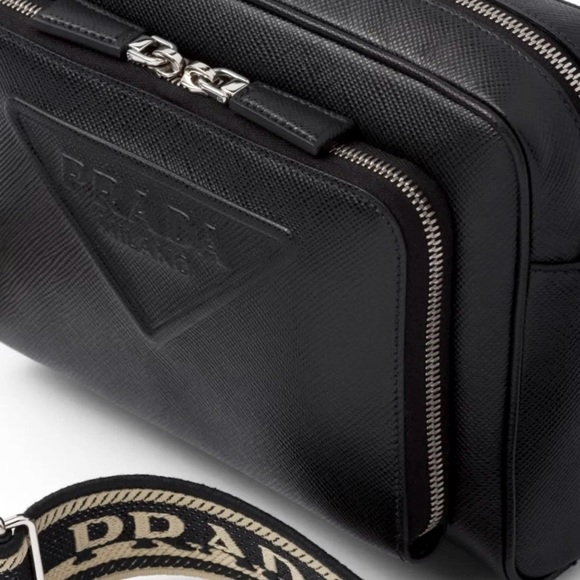 🆕PRADA Bandiliera Black Saffiano Logo Embossed Crossbody Camera Bag SHW • UNISEX - Picture 5 of 11